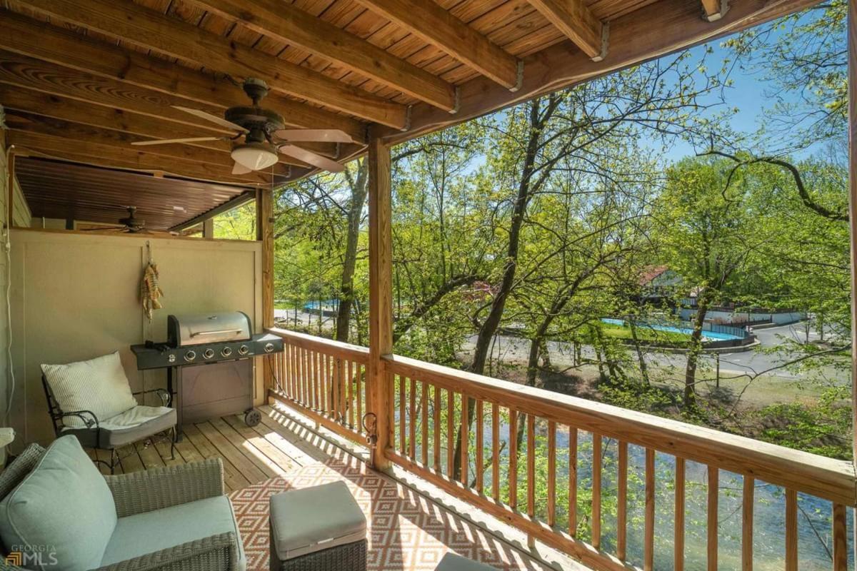 Riverfront Home Within Walking Distance Of Гелен Екстер'єр фото