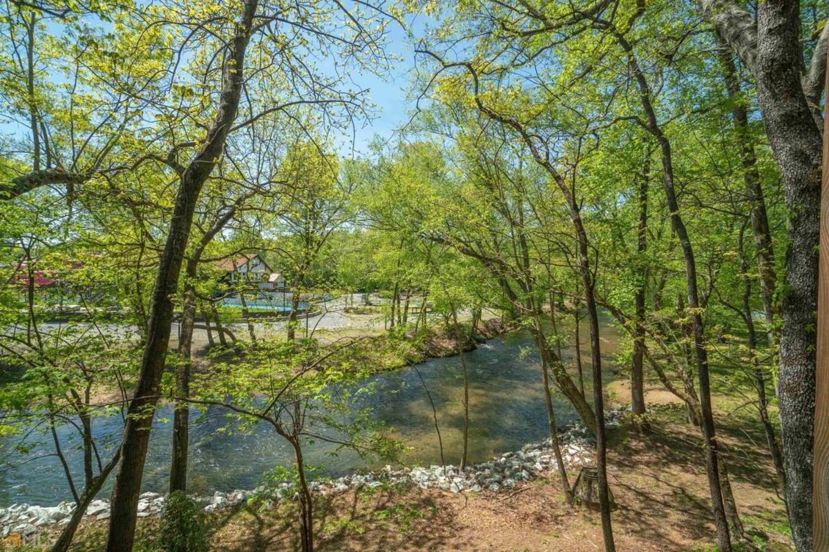 Riverfront Home Within Walking Distance Of Гелен Екстер'єр фото